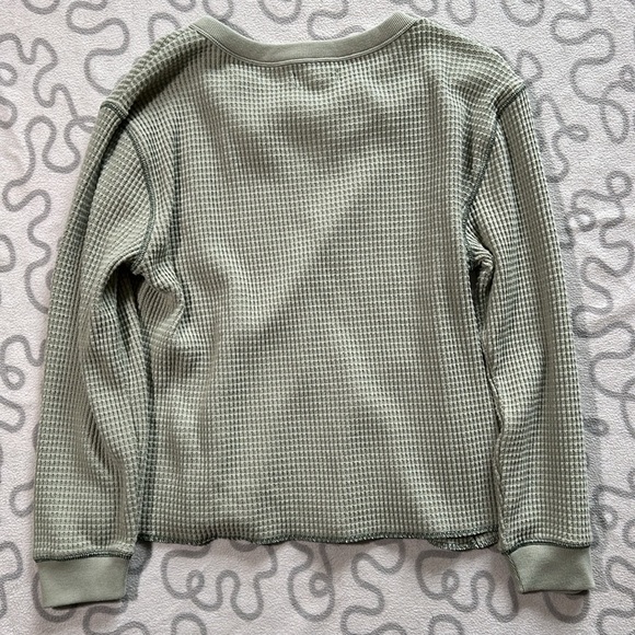 Madwell Waffle Split-Neck Crop Tee - Picture 4 of 6